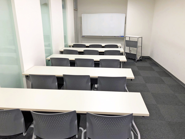 難波・日興ビル6FA　左後方から見る会場全体